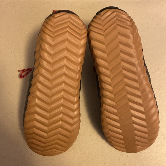 Red Sorel waterproof duck style boots - Picture 3 of 8